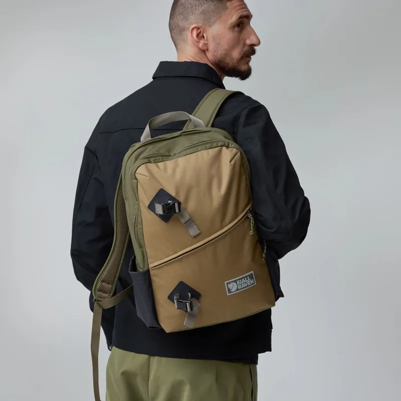 Fjallraven Vardag Backpack 17 Unisex in Navy-6