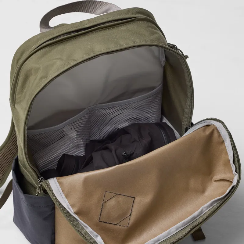 Fjallraven Vardag Backpack 17 Unisex in Navy-9