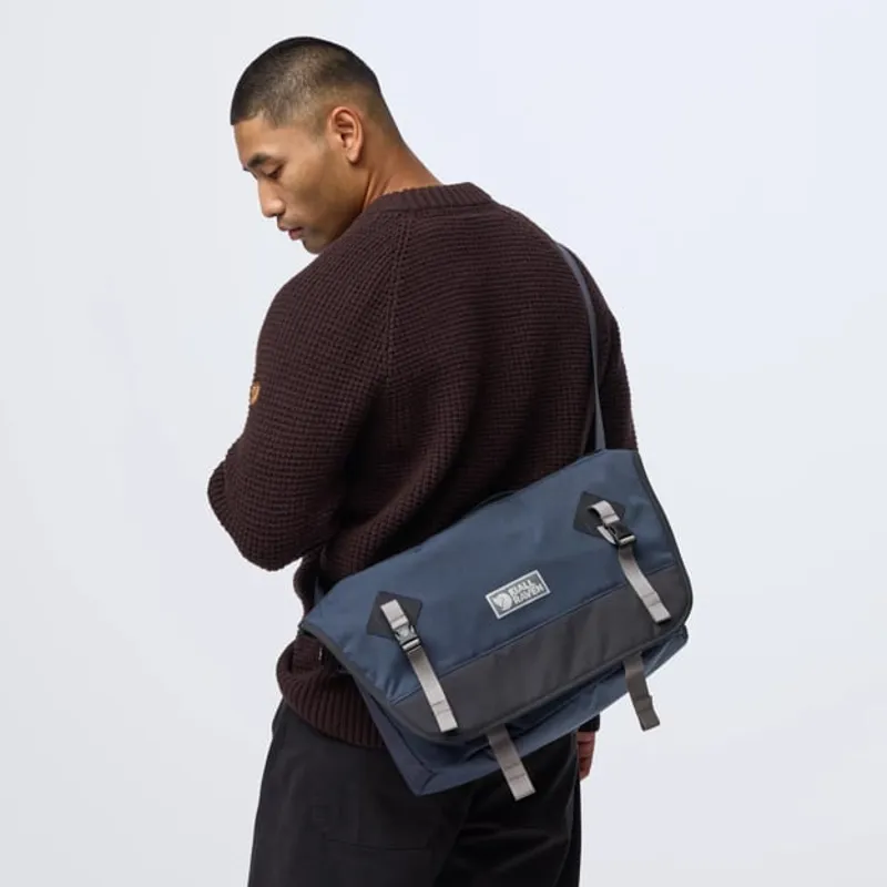 Fjallraven Vardag Shoulder Bag 12 in Deep Forest-10