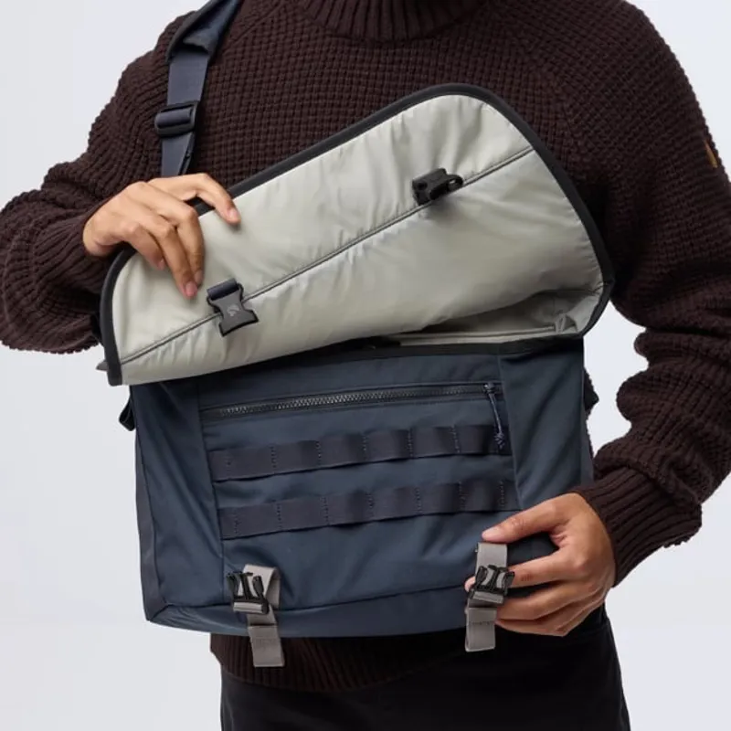 Fjallraven Vardag Shoulder Bag 12 in Deep Forest-8