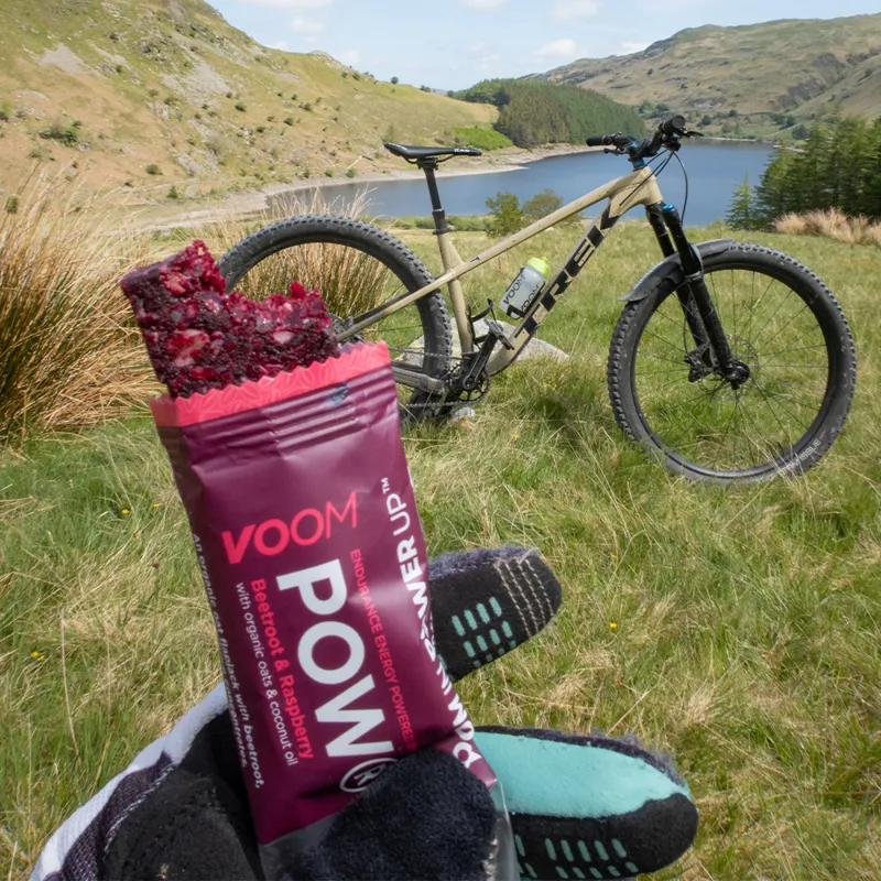 Voom POW Raspberry and Beetroot Plant Bar 47g-4