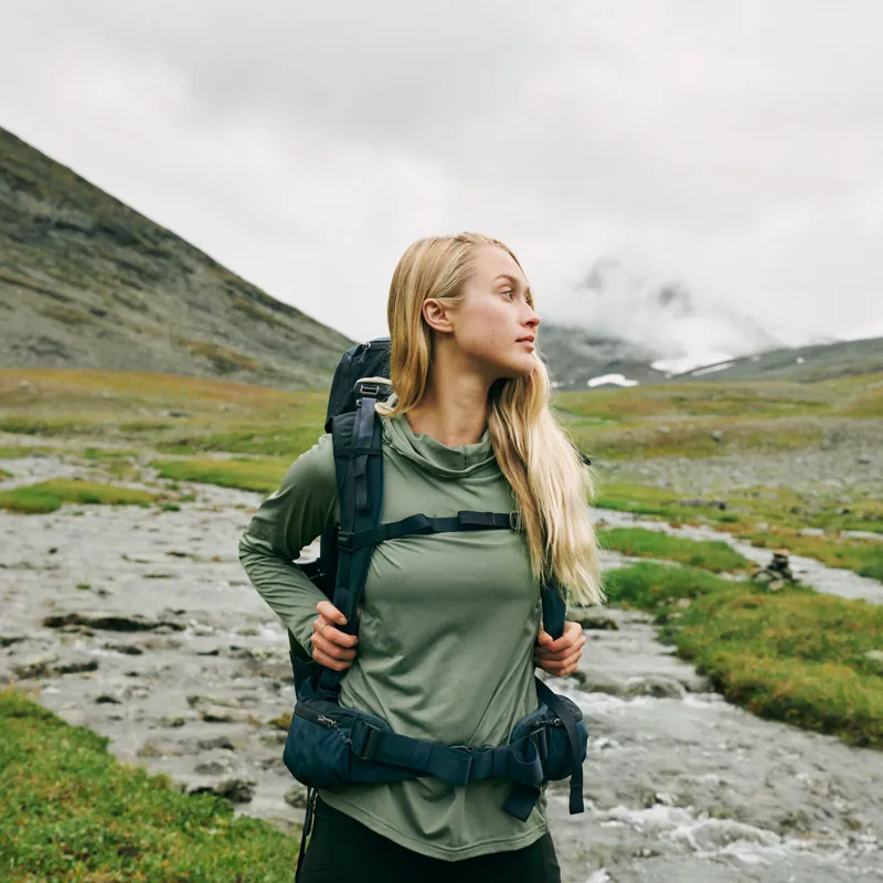 Fjallraven Abisko Sun Hoodie Womens in Ultramarine-12